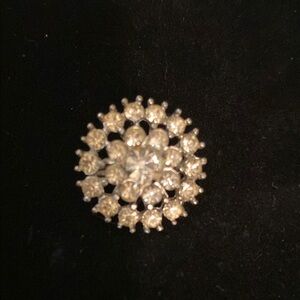 Elegant Silver Floral Women’s Brooch
